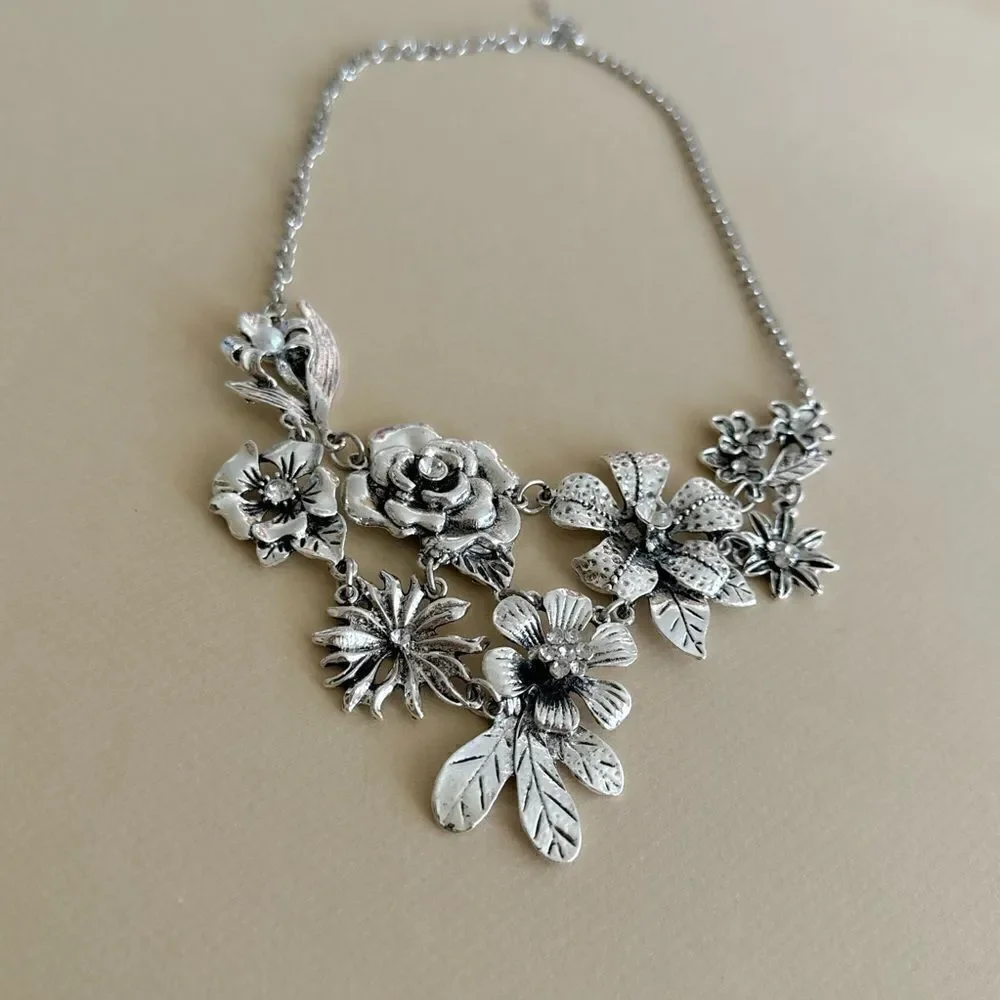 Flower statement necklace  S784